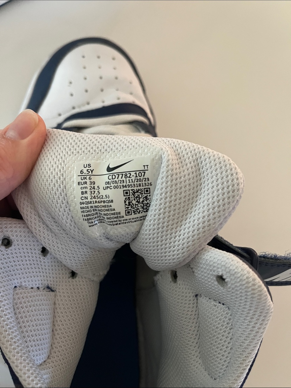 Boys Nike Court Borough Mid - Navy/White size 6.5Y - Picture 2 of 10